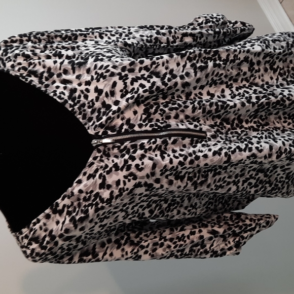 Reitmans blouse with zipper - Picture 3 of 5